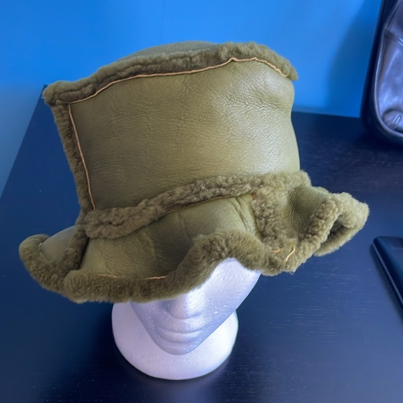 Veronique d’Aragon lamb skin hat. Purchased at the one of a kind show.  Green - Picture 3 of 4